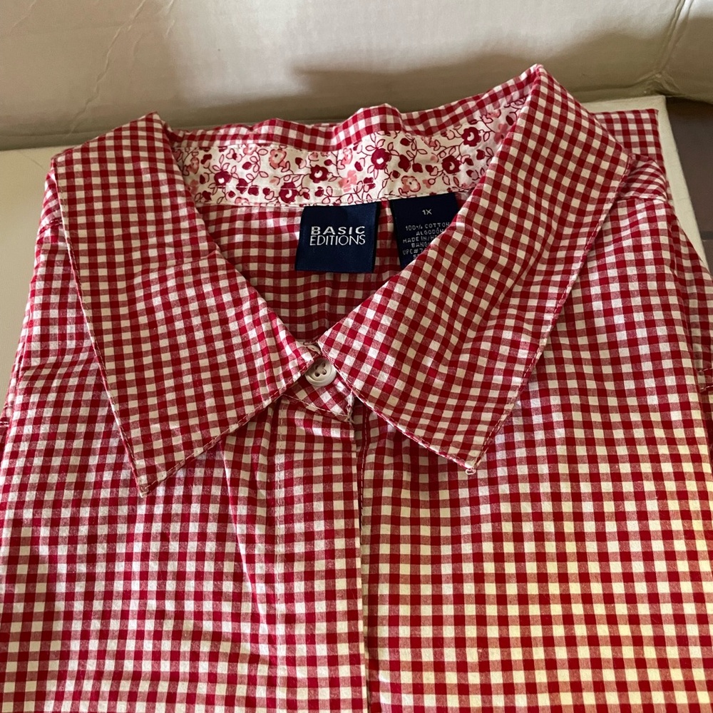Red & White Gingham Collared Button-Up Shirt, 1X
Appears NEW & unworn, quality!